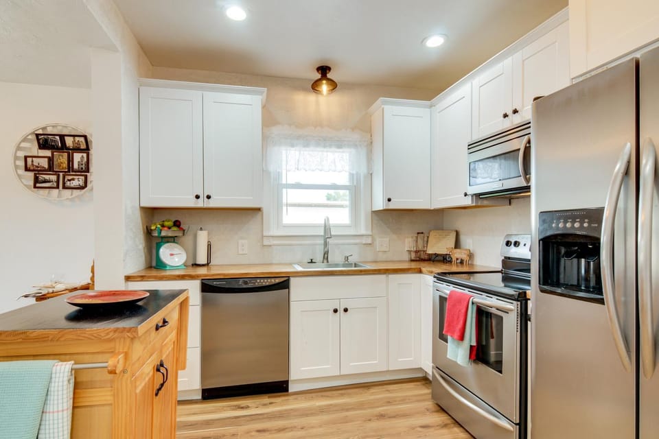 ATV & UTV Parking: Spacious Home in Richfield! House in Richfield