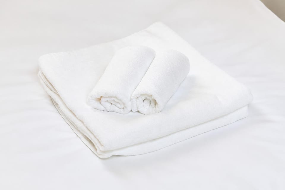 Bedroom, towels