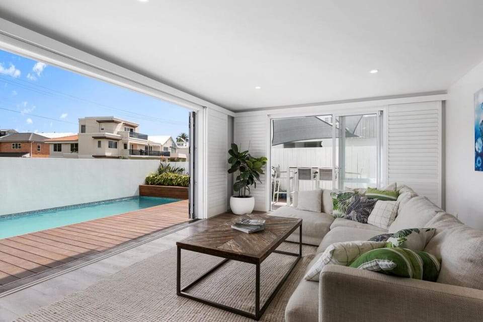 Day, Living room, Seating area, Dining area, Pool view, Swimming pool