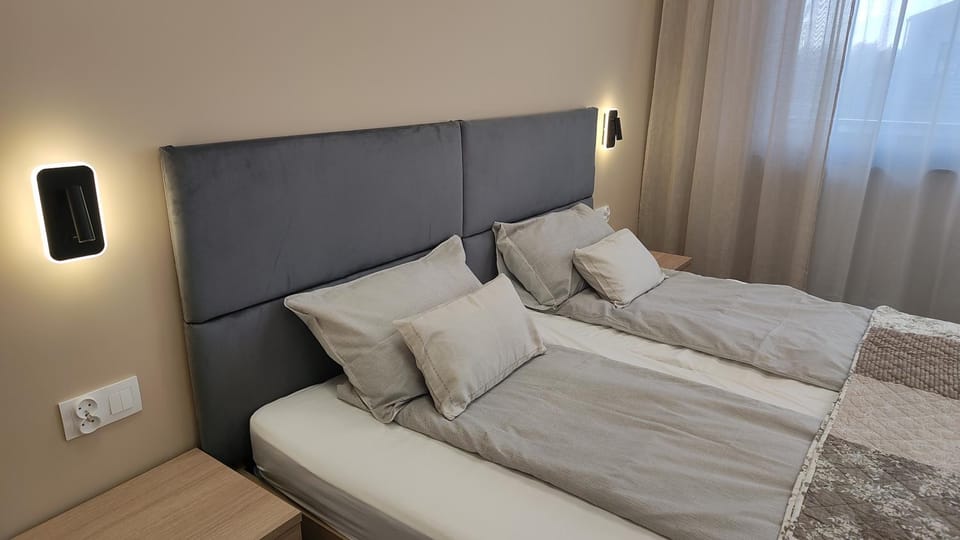 Apartamenty Gościnne CMN BERTA ROGUS Bed and Breakfast in Poznan