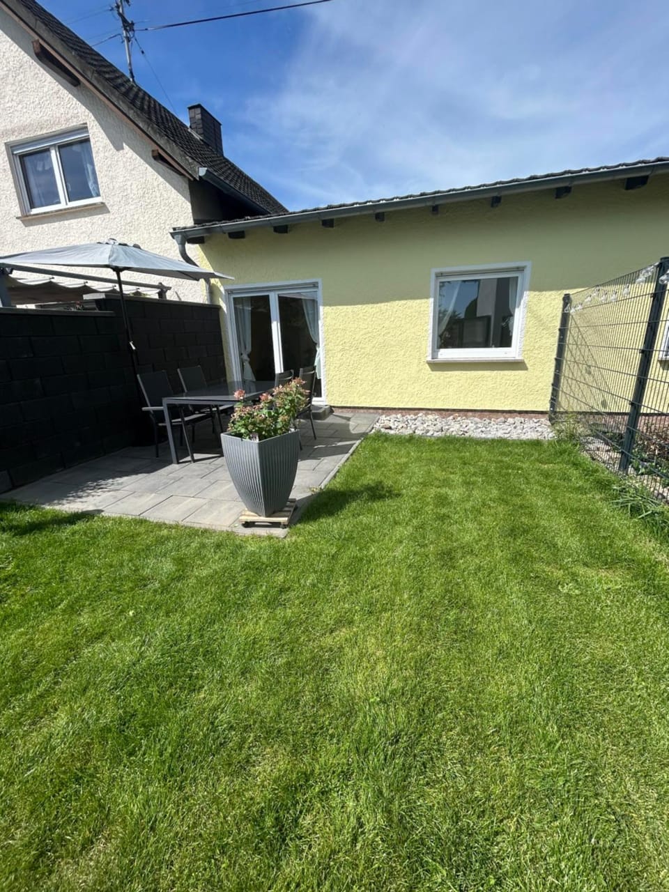 Property building, Garden, Balcony/Terrace