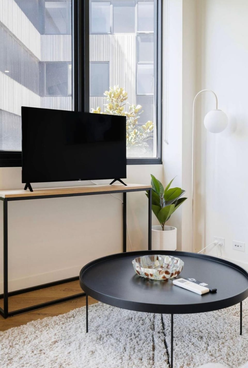 Chic Cosy 2BR Retreat with Rooftop Spa BBQ Apartment in Melbourne
