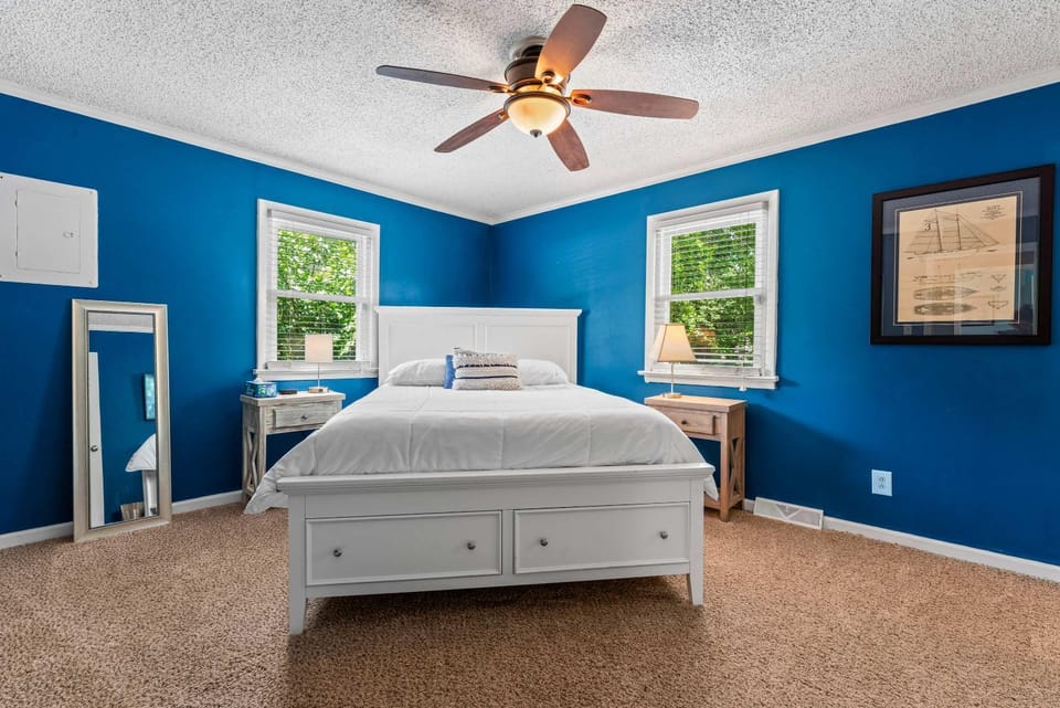 The Blue Bungalow - Stay for 8 House in Mooresville