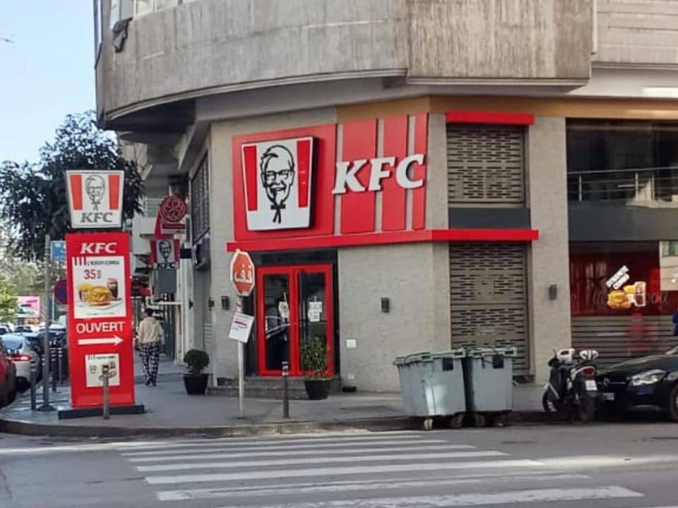 Restaurant/places to eat, Neighbourhood, Location