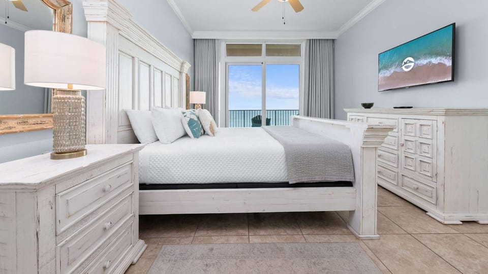 Beachfront 3-Bedroom Condo on 15th Floor - Balcony Lazy River Jacuzzis - Free Daily Activity Deals for Mini Golf Parasailing More House in Orange Beach