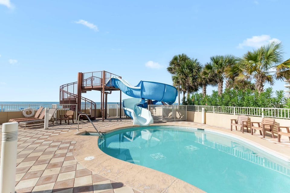 Beachfront 3-Bedroom Condo on 15th Floor - Balcony Lazy River Jacuzzis - Free Daily Activity Deals for Mini Golf Parasailing More House in Orange Beach