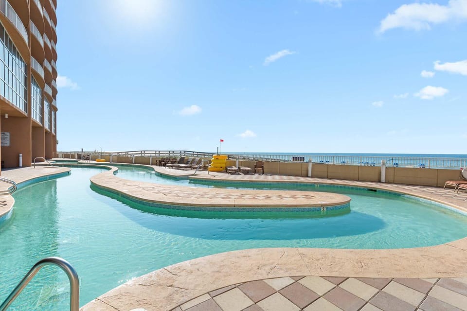 Beachfront 3-Bedroom Condo on 15th Floor - Balcony Lazy River Jacuzzis - Free Daily Activity Deals for Mini Golf Parasailing More House in Orange Beach