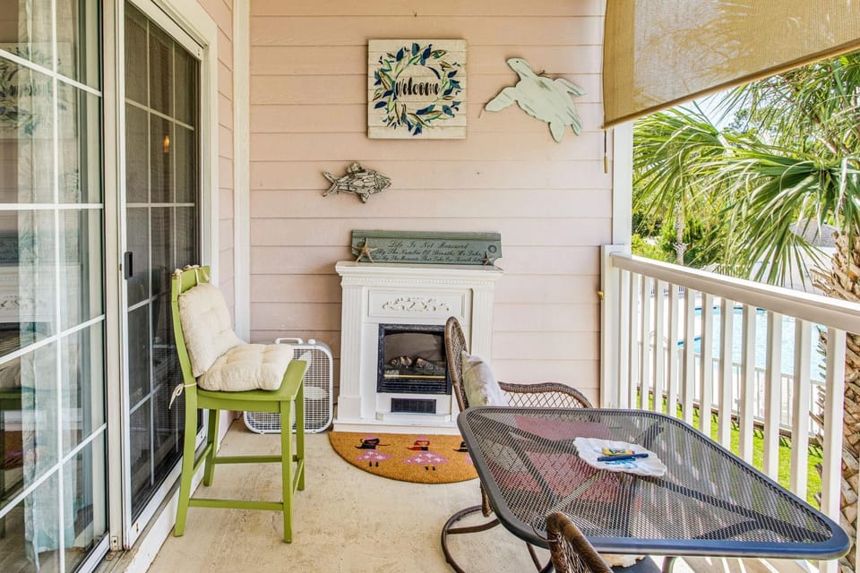 Relaxing Condo w/ Pool Near Beach & Casino House in Little River