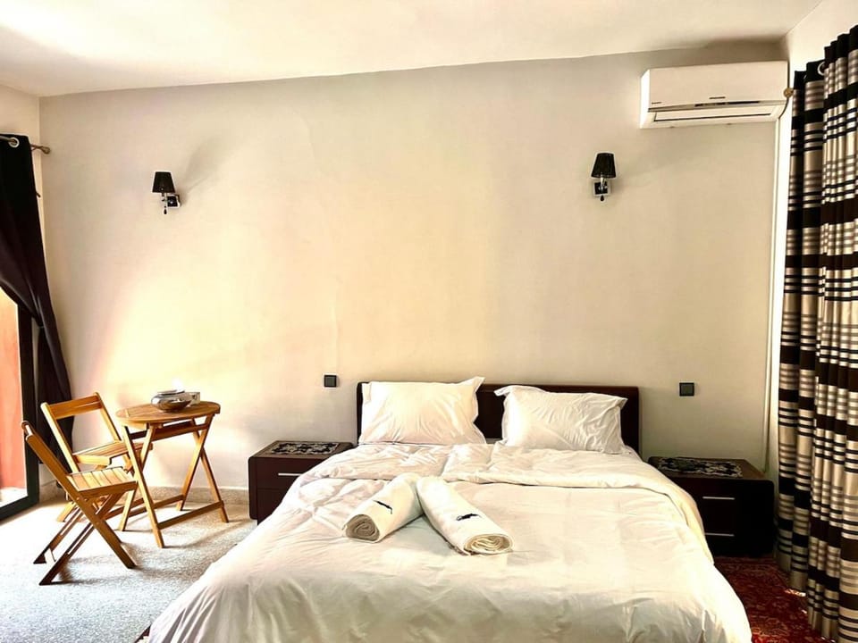Photo of the whole room, Bedroom, air conditioner