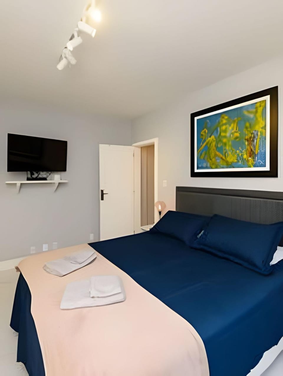 Luxury Apartment at Leblon near Beach and Subway Apartment in Rio de Janeiro