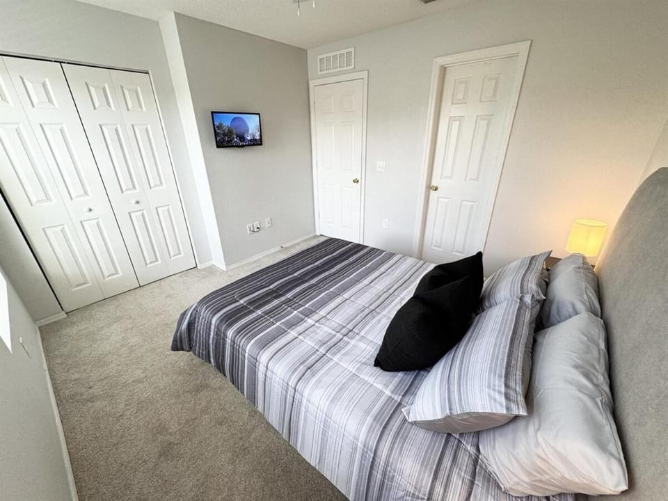2BR Villa Near Disney, Gated community with Pool Apartment in Osceola County