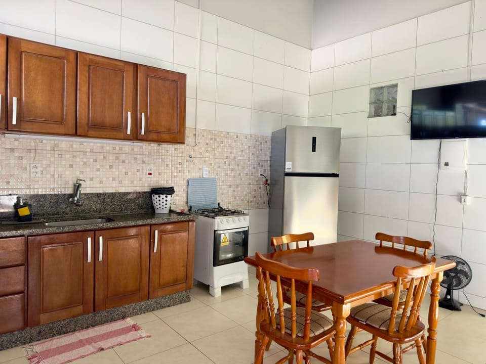 TV and multimedia, Coffee/tea facilities, Kitchen or kitchenette, Living room, Seating area, Dining area, oven, pet friendly, stove, toaster