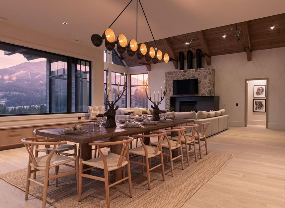 Hot tub, Golf simulator, Steam Room Chalet in Big Sky