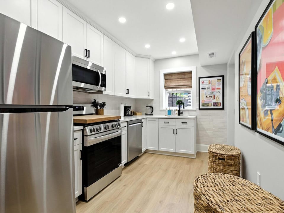 Capitol Hill Retreat Modern 2BR - Private Patio Apartment in Capitol Hill