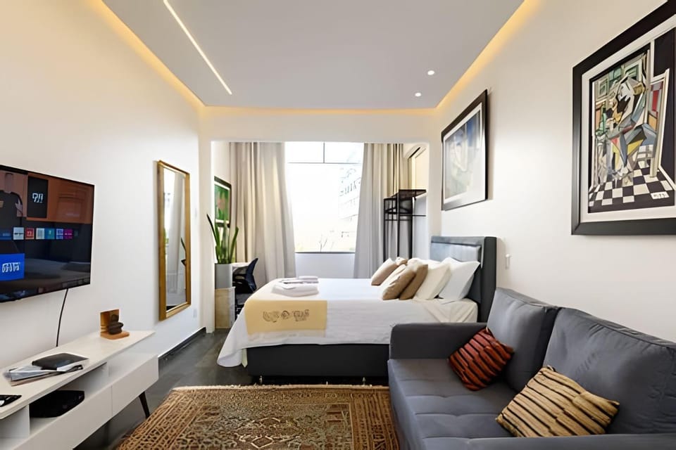 Luxury Apt • Side Sea View • 1 Block from Beach Apartment in Rio de Janeiro