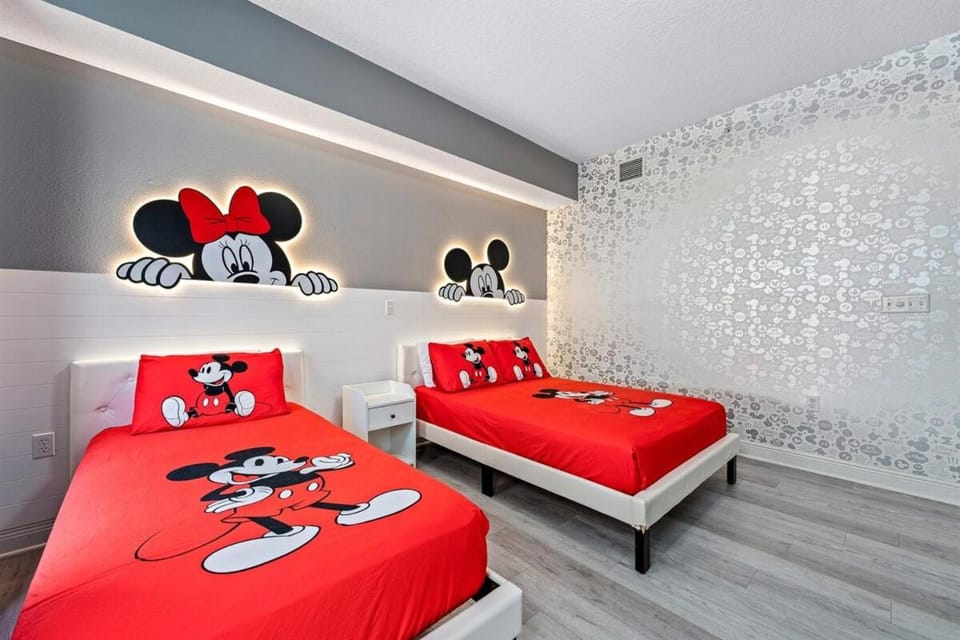 Mickey 3bed Condo 20 min to Disney! Pools & Gym Apartment in Four Corners