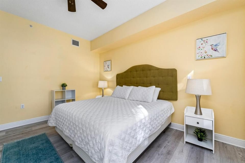 Mickey 3bed Condo 20 min to Disney! Pools & Gym Apartment in Four Corners