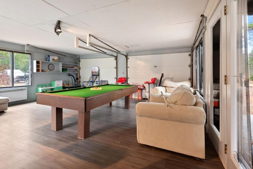 Billiard, Game Room