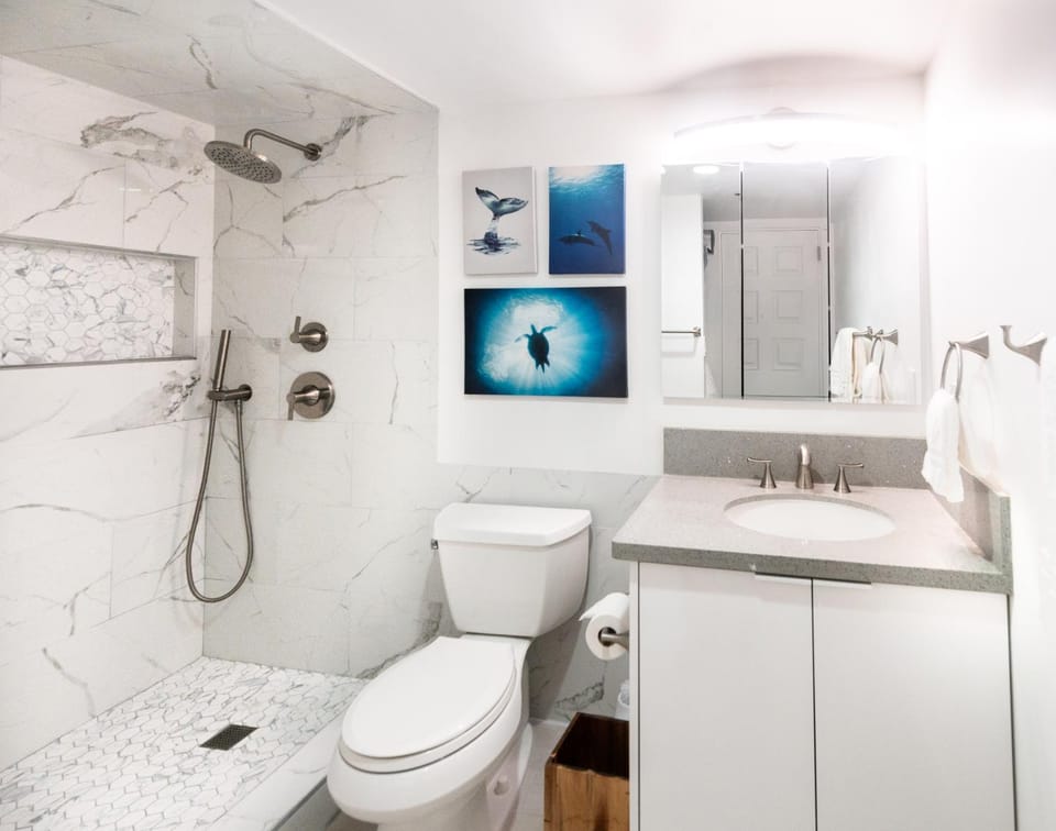 Ilikai Condo - FREE Parking, City View Ocean Front Apartment in Honolulu