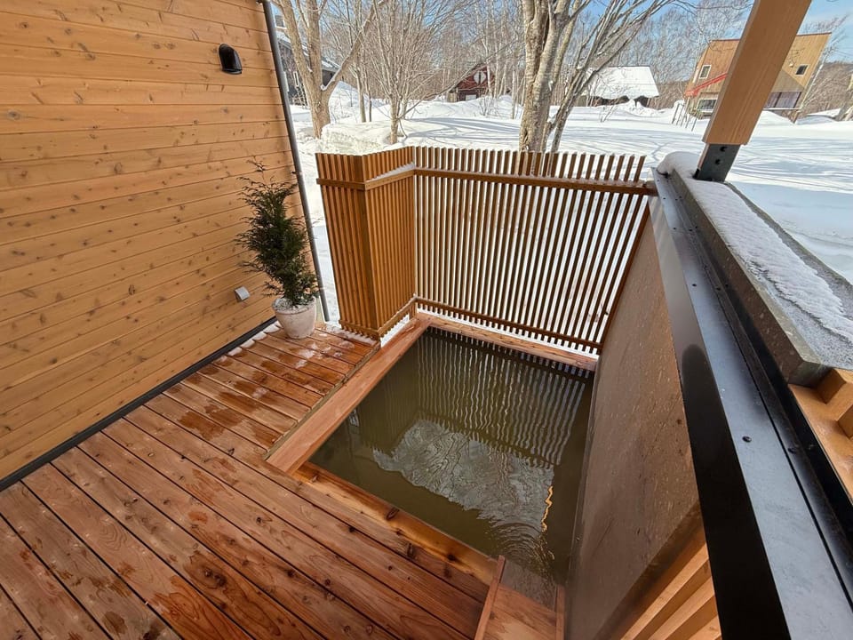 Snow House Onsen House in Niseko