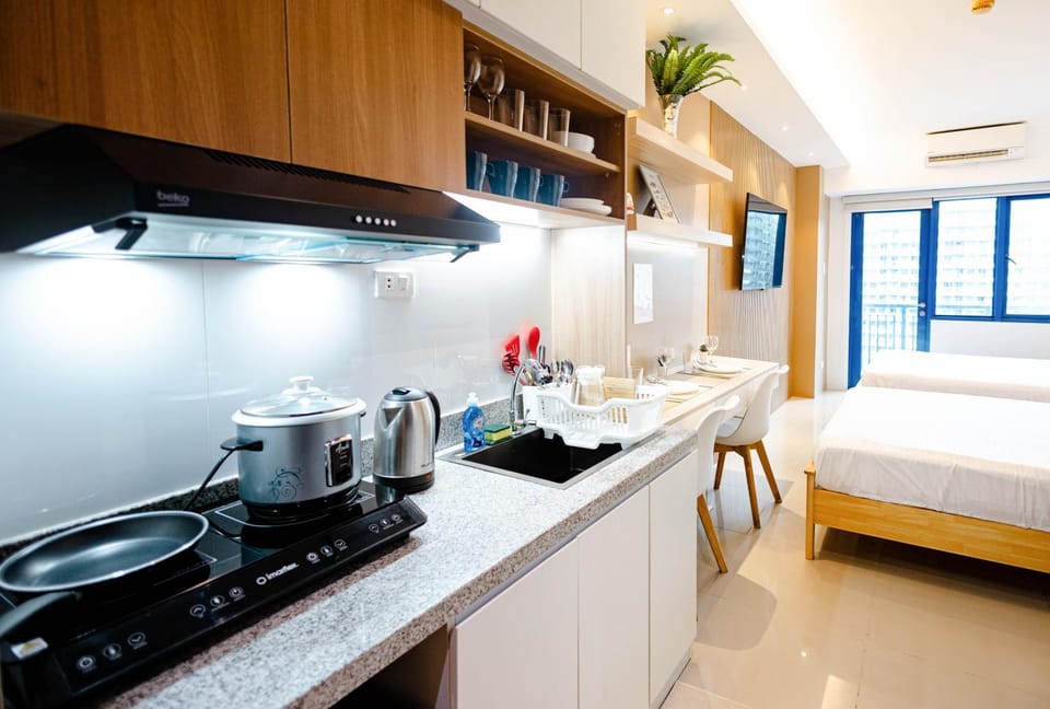 Hotel-Like Staycation 4 near MOA with WiFi & Netflix Hotel in Pasay