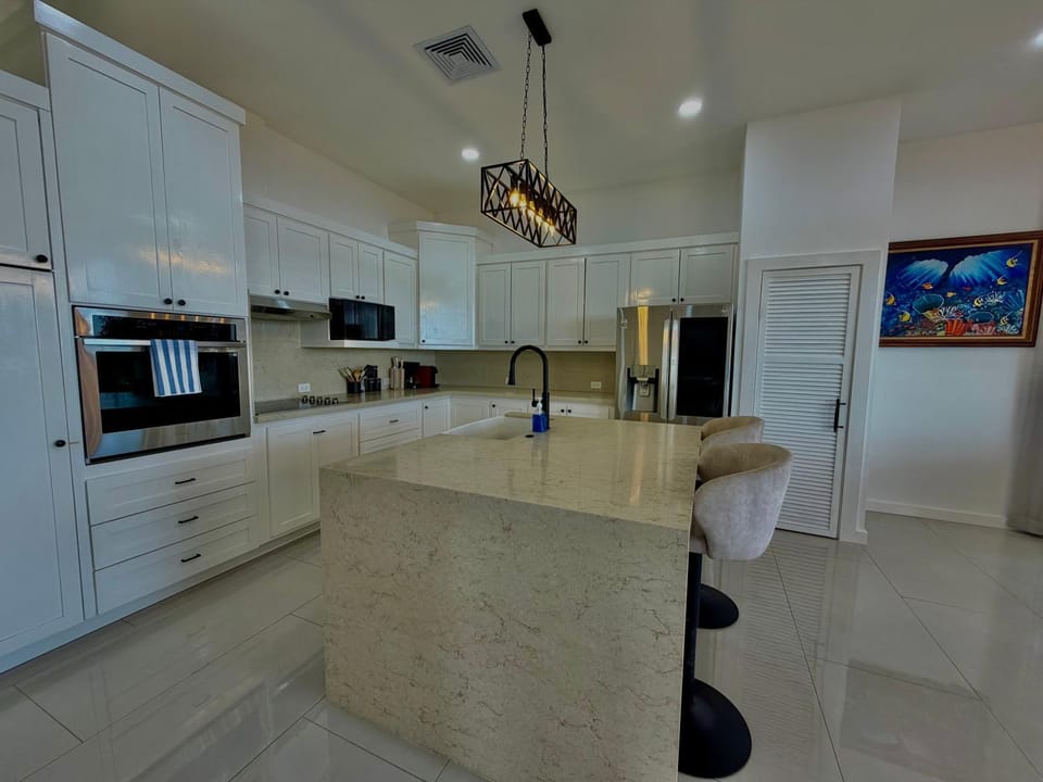 Beautiful 4BR home with Infinity Pool, jacuzzi & firepit Villa in Playa Hermosa