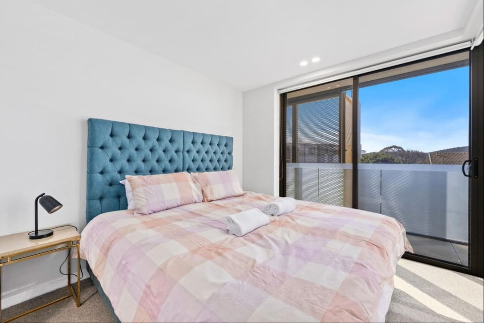 Modem One Bedroom Apartment on Northbourne Avenue Apartment in Canberra