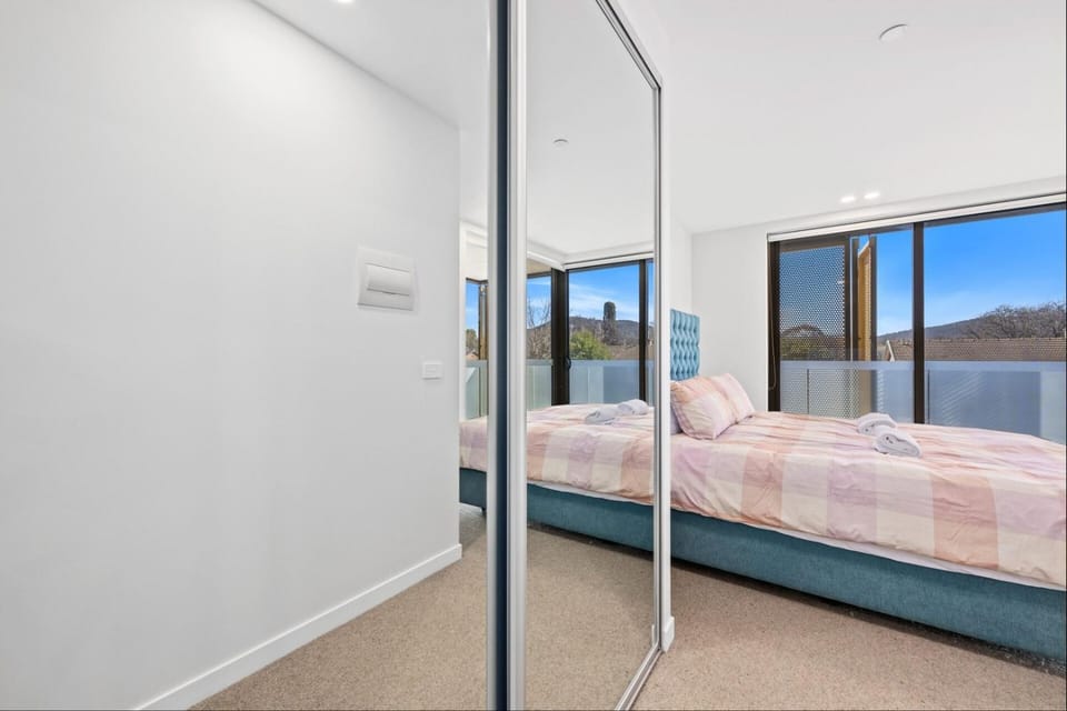 Modem One Bedroom Apartment on Northbourne Avenue Apartment in Canberra