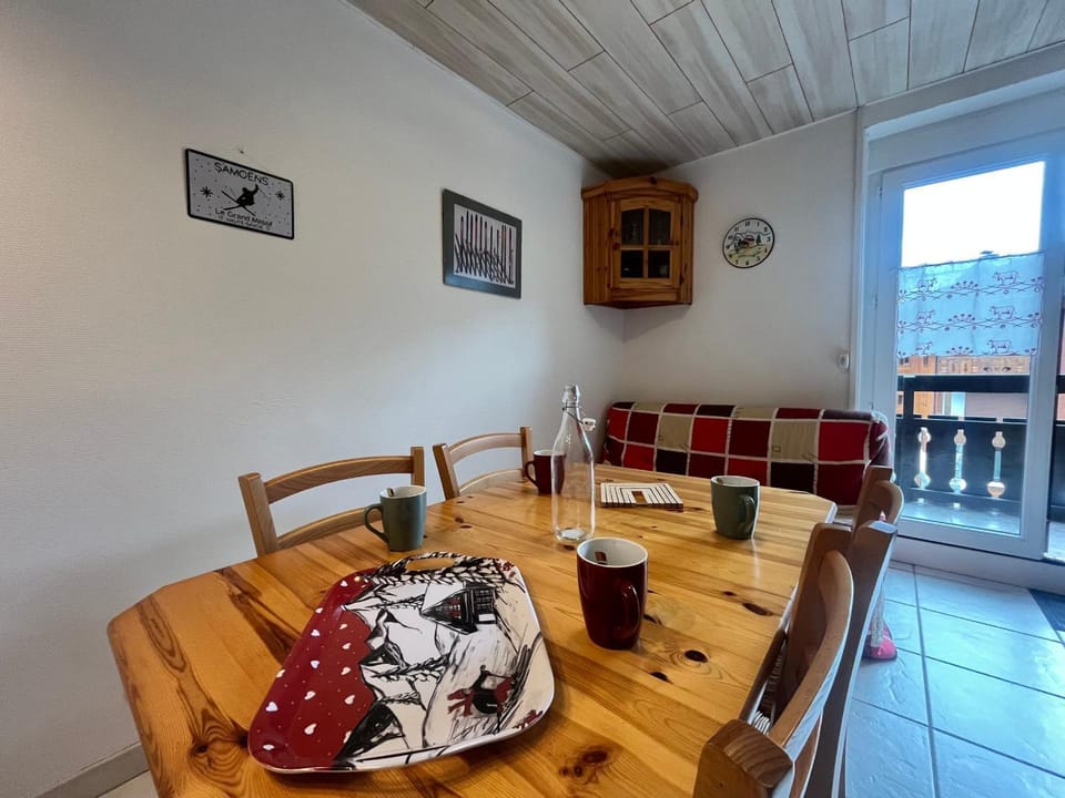 Charmant T2 Mezzanine au Centre de Samoëns avec Balcon, WIFI - FR-1-624-182 Apartment in Samoëns
