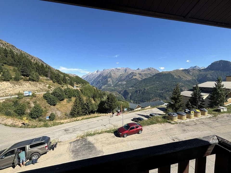 Appartement spacieux 2 pièces avec mezzanine à 100 m des pistes - FR-1-297-352 Apartment in Auris