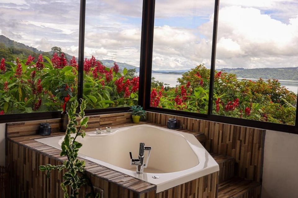 Volcano & Lake View Oasis with Scenic Tub Apartment in Alajuela Province