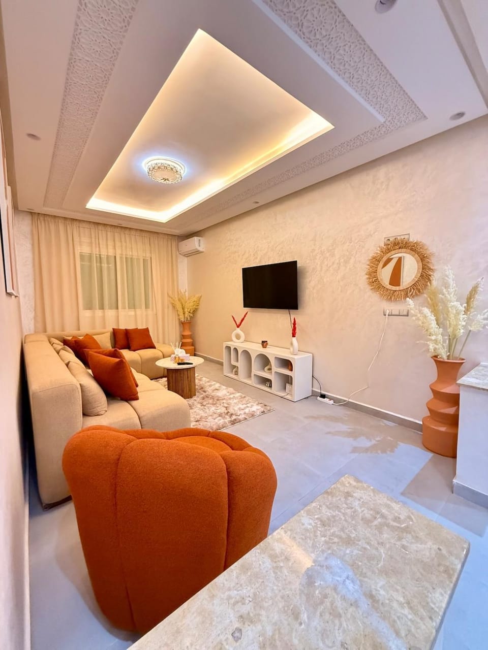 Communal lounge/ TV room, TV and multimedia, Living room, Seating area, Evening entertainment