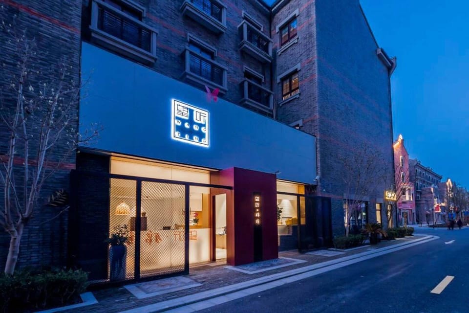 Property building, Neighbourhood, Location