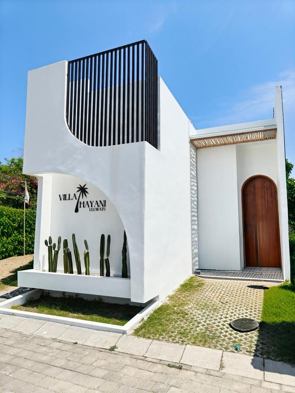 Property building, Facade/entrance, Garden