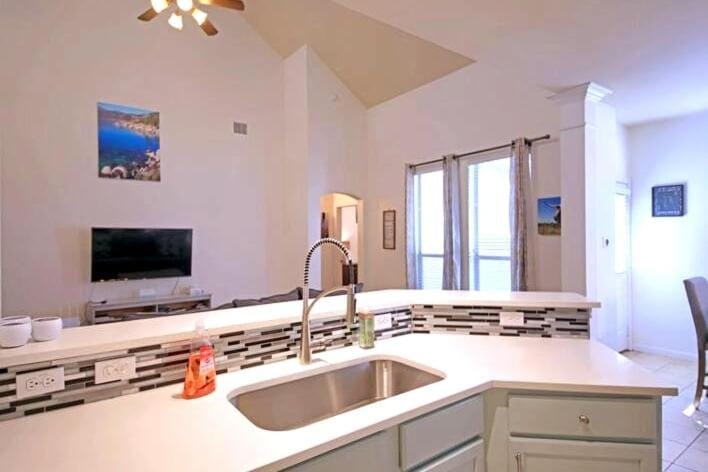 Round Rock Family Retreat 4BR 3BA Close to Shopping and Attractions Sleeps 10 House in Round Rock