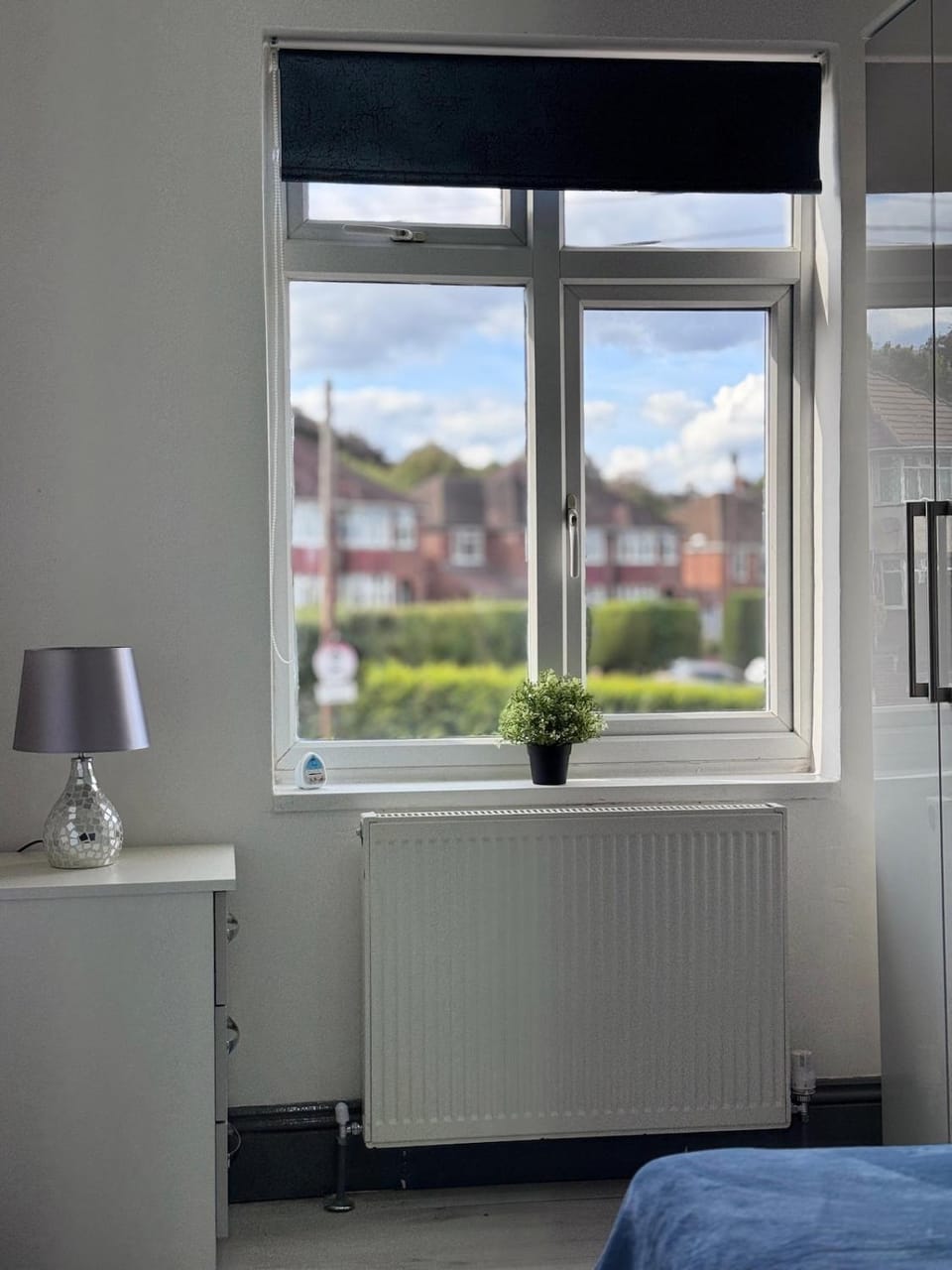 Convenient, Spacious Home, Local shops and Pubs Apartment in Coventry