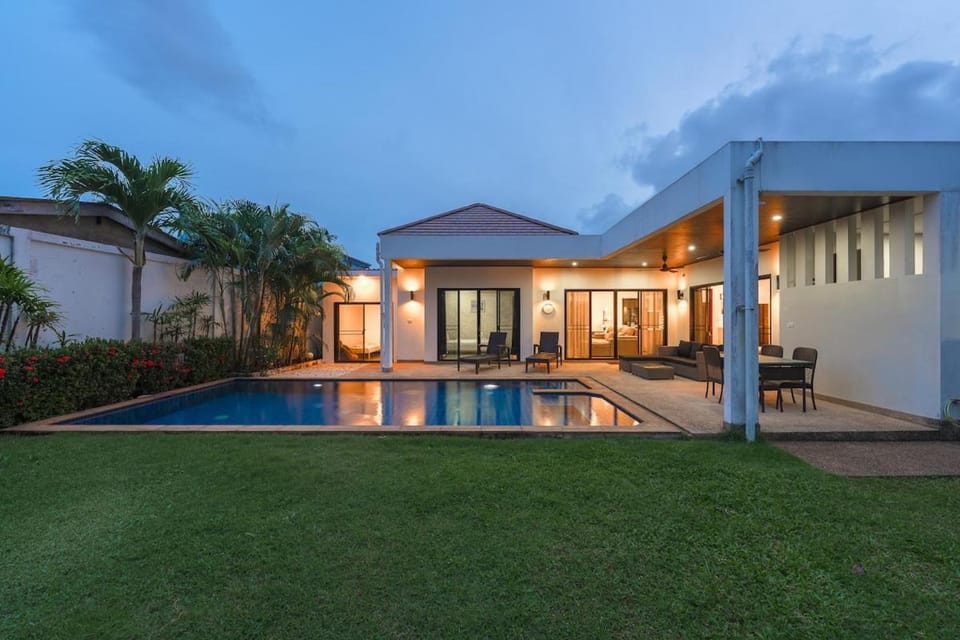 V246 Spacious 4BR Near Pier Private Pool & Garden House in Rawai