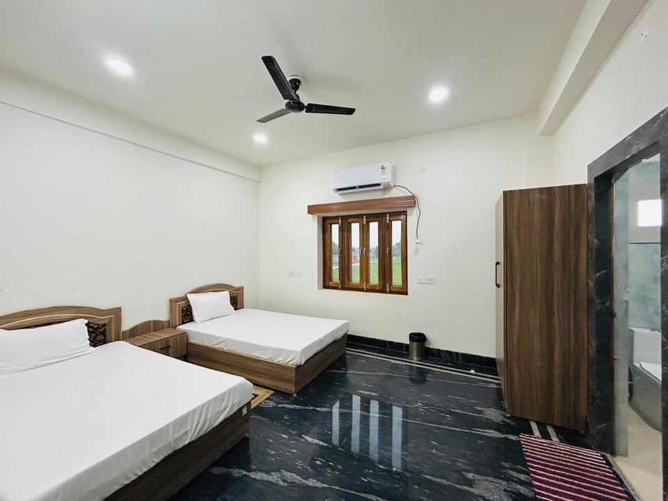 Bed, Photo of the whole room, Bedroom, air conditioner