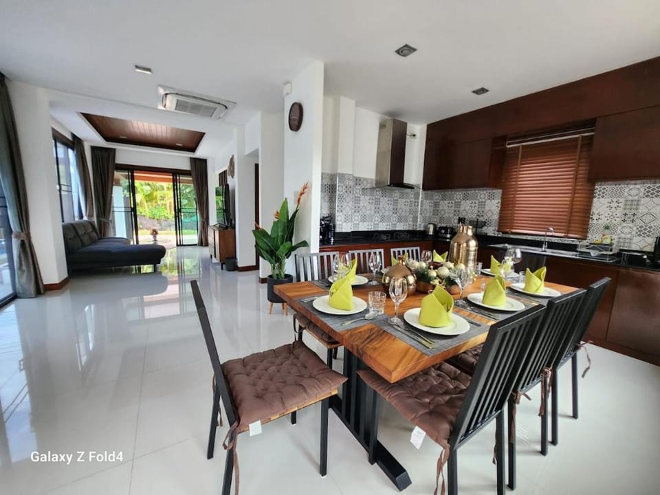 HEART of RAWAI, 4BR Private pool Villa in Rawai