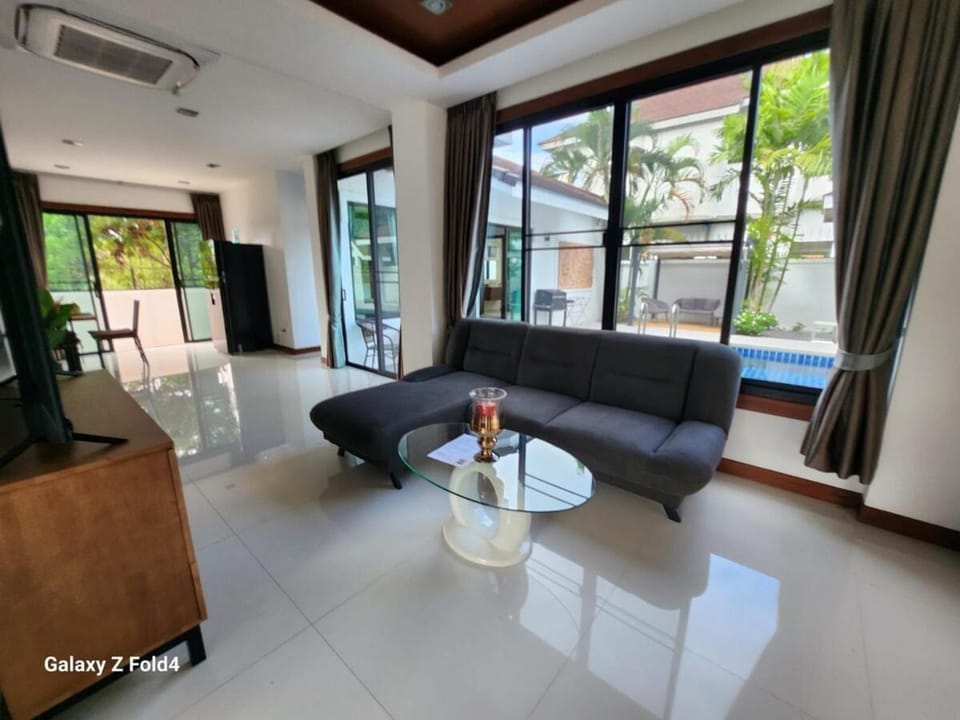 HEART of RAWAI, 4BR Private pool Villa in Rawai