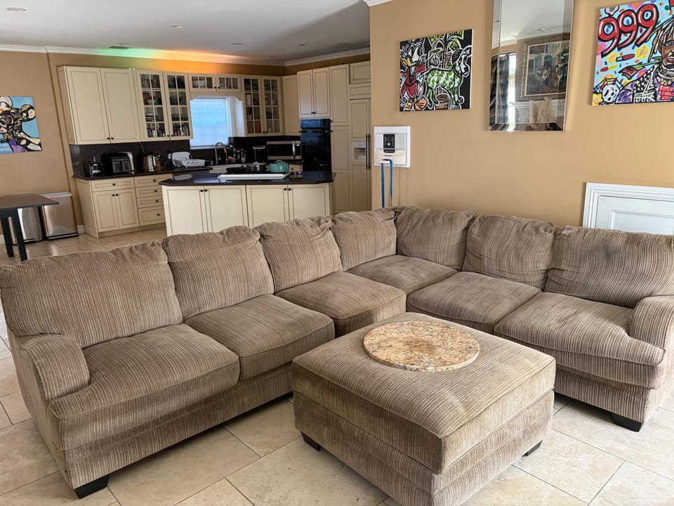 Private room in guest house - Mini Mansion Vacation rental in North Hollywood