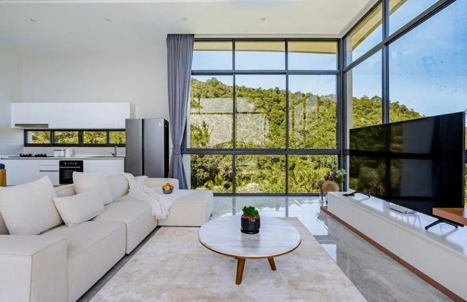 Communal lounge/ TV room, TV and multimedia, View (from property/room), Balcony/Terrace, Living room, Seating area, Evening entertainment