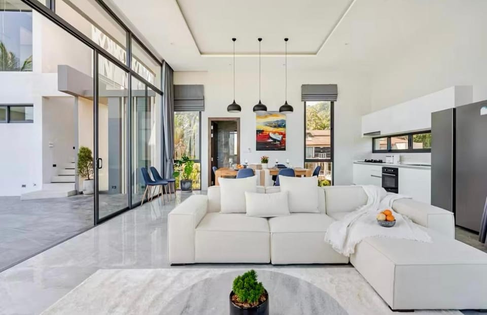 Communal lounge/ TV room, TV and multimedia, Living room, Seating area, Evening entertainment