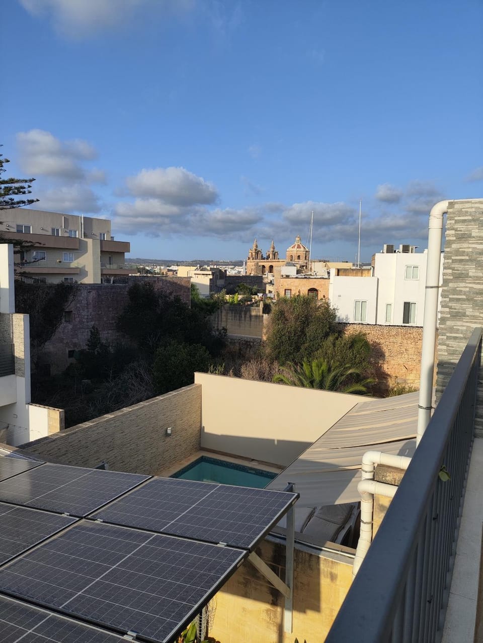 Double bed Room with ensuite and shared facilities Vacation rental in Malta