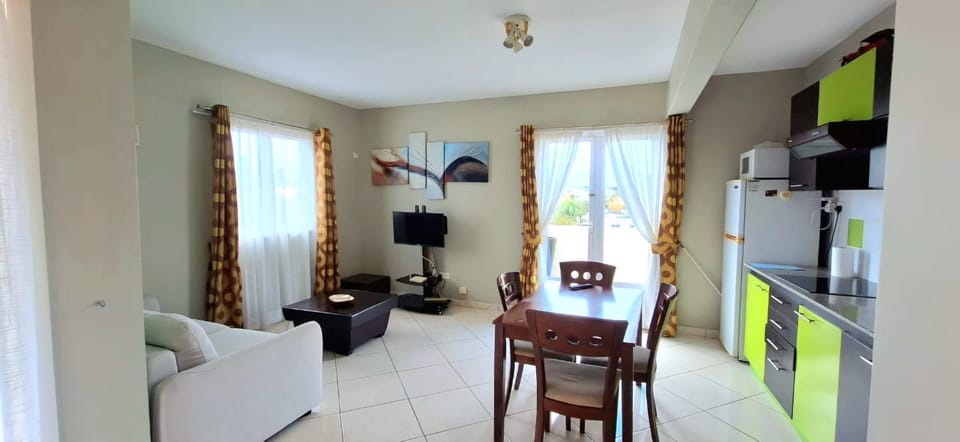 Kitchen or kitchenette, Living room, Dining area