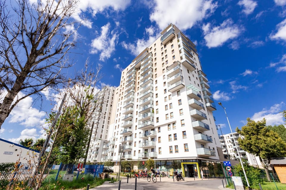 Property building, Neighbourhood, Location