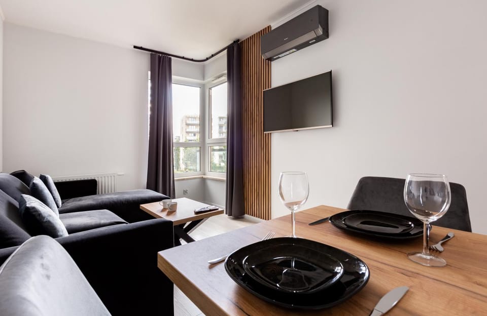 Communal lounge/ TV room, TV and multimedia, Living room, Seating area, Dining area, Evening entertainment