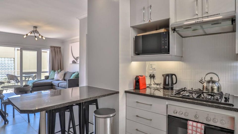 Stylish 2 Bed wBalcony near iconic Stadium Apartment in Cape Town