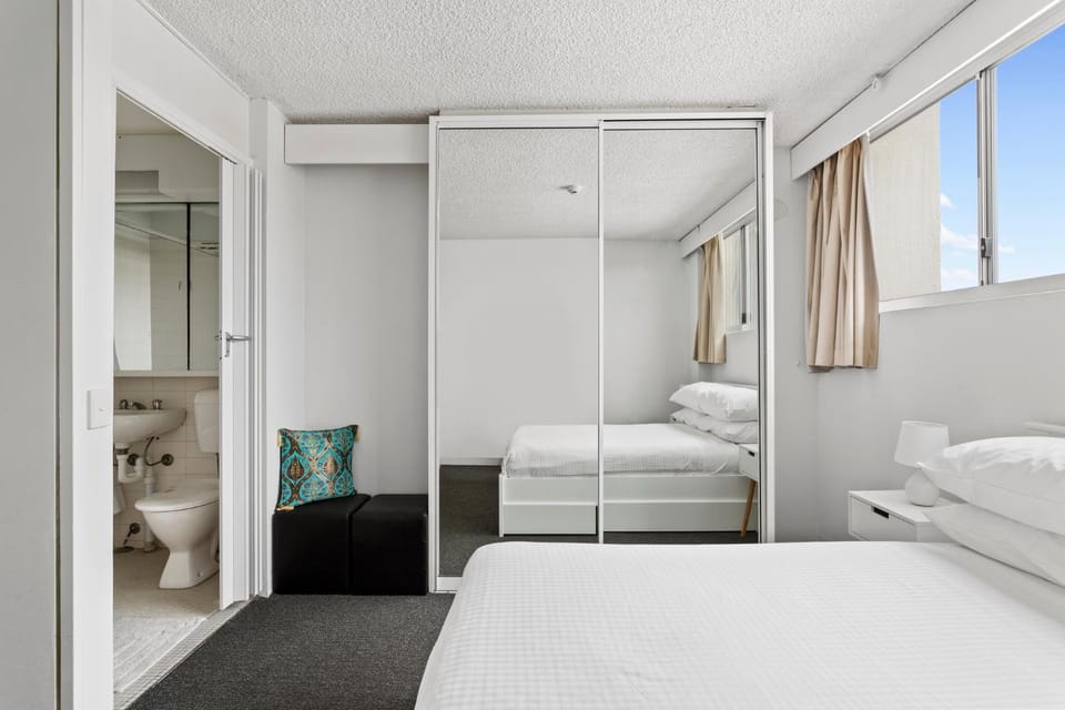 Apartment with Pool Access a minute to the Beach Apartment in Manly
