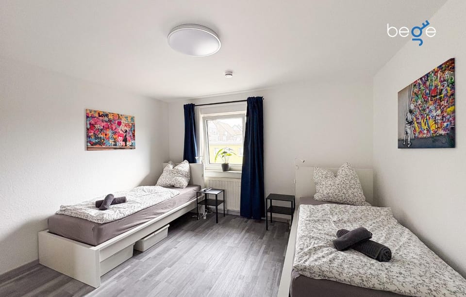 Bed, Photo of the whole room, Seating area, Bedroom, towels